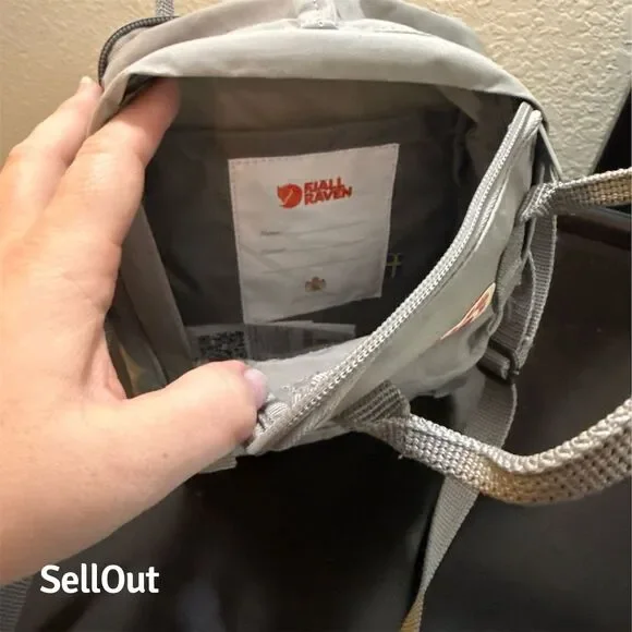 New Fjällräven Kånken Mini Backpack Sling Pack Fog Grey Unisex Crossbody NWOT - Picture 4 of 4